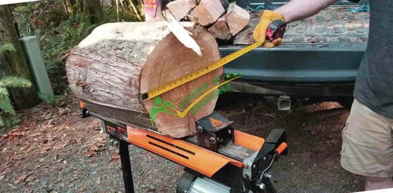 Wen 56207 6.5-Ton Electric Log Splitter Under 1000 Splitting Log During Review