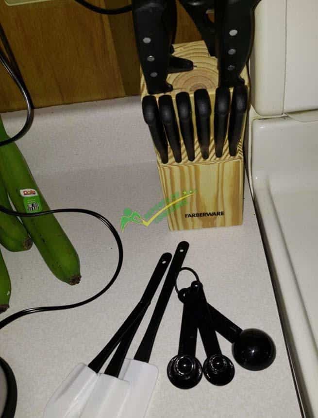 Farberware 22-Piece Knife Block And Kitchen Tool Set Top View
