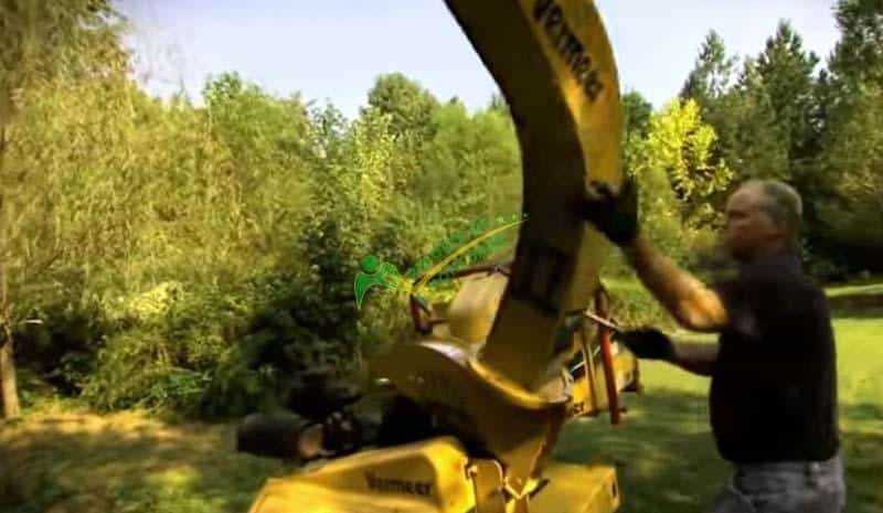 Adjusting The Deflector And Chute Of Wood Chipper